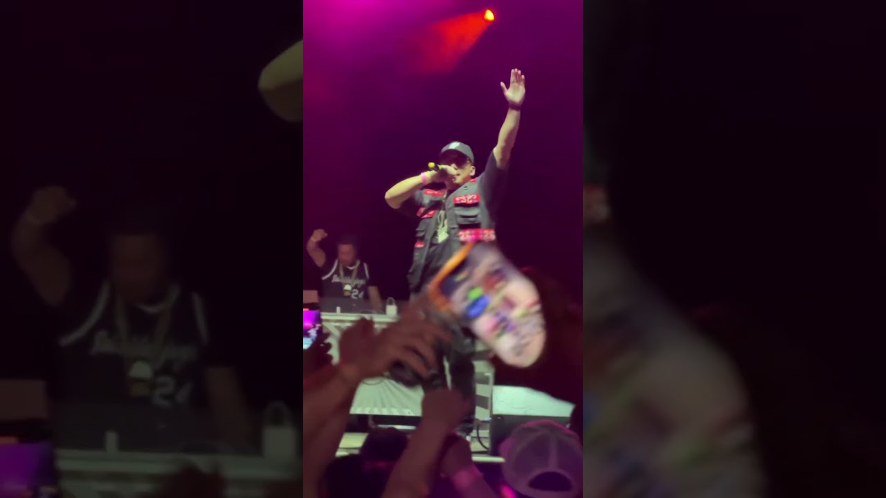 “Tsis Paub Nyob” live in MN #hmong #johnnylo #hmongmusic #hmongsong