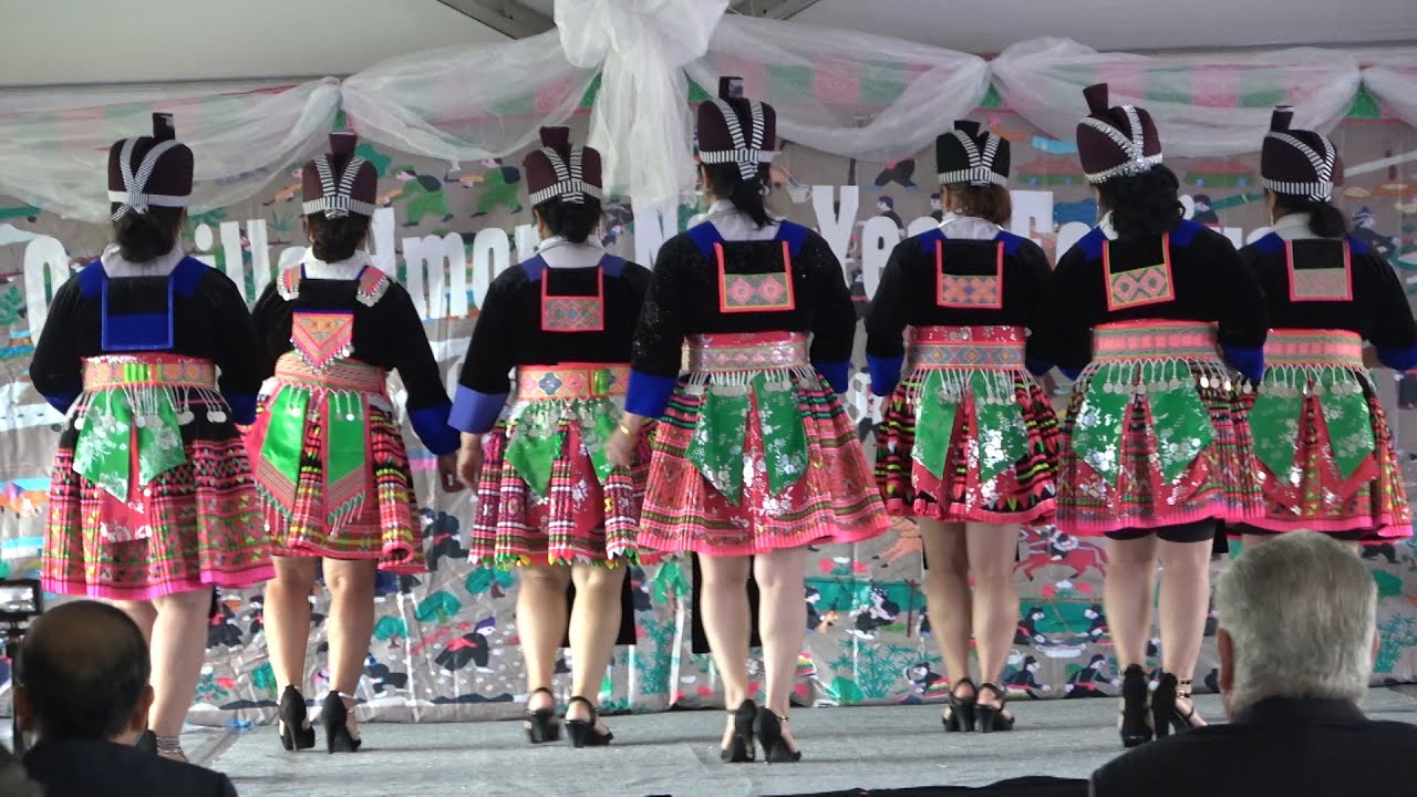 Oroville Hmong New Year 204- 25 Cov Niam Tsev Hmoob Fresno Dance