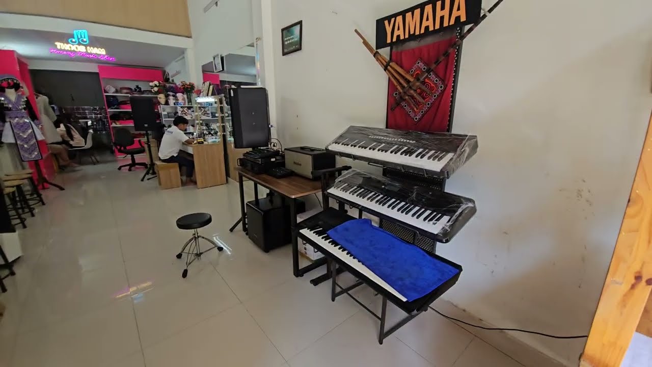 Thoob Ham – Music Shop xyoo 2025 no mus