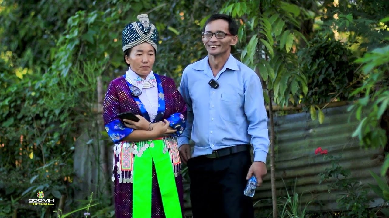 Kwv txhiaj laus li peb tsam caij tsheb tiv tau cav tsis txawj tsav by Lis Yaj thiab Nkauj Lig Lis