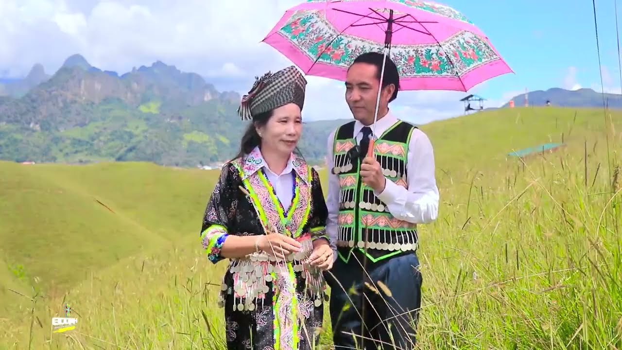 Kwv txhiaj nkauj nraug koj puas yeem ua kuv nyab by Ham pov Lauj thiab Khu Muas