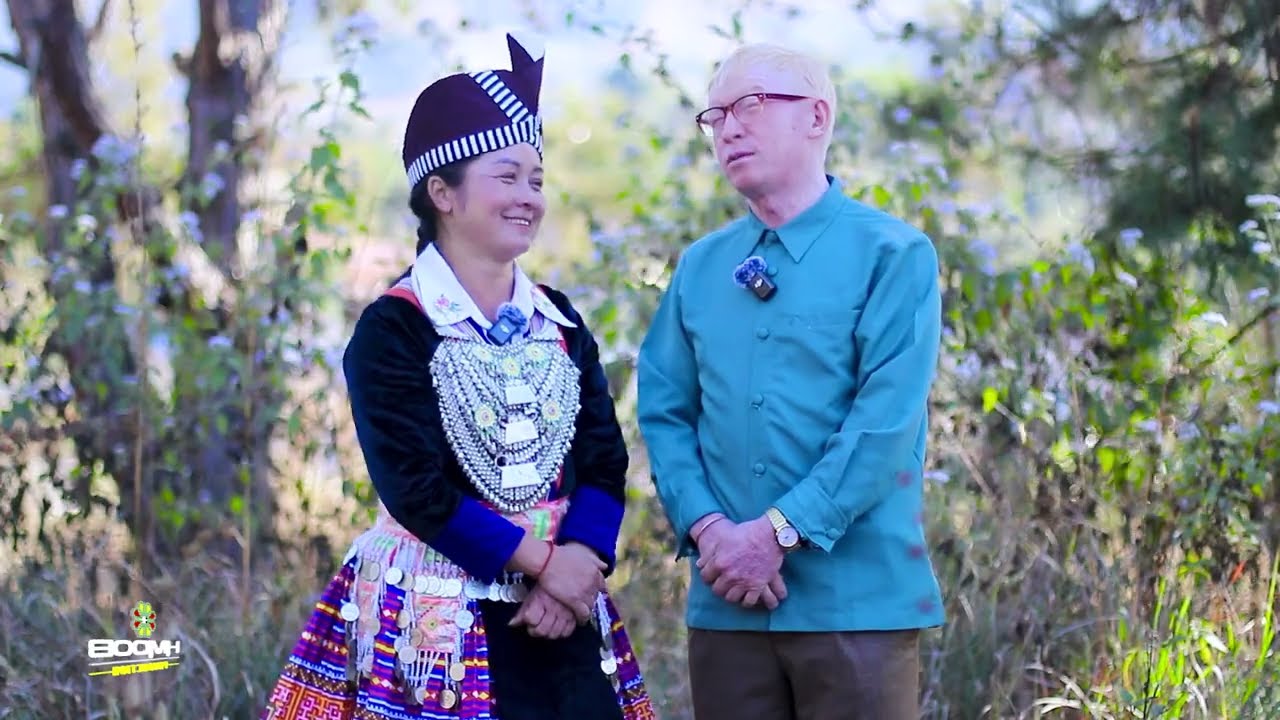 Kwv txhiaj nkauj nraug vim tsis tau thiaj chim by Txhiaj kaus Xyooj thiab Kaj siab Vaj