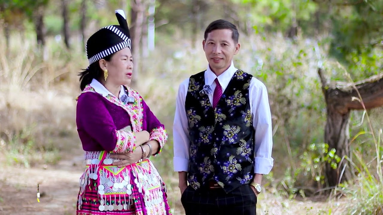 Lug txaj nkauj nraug by Vaaj Thoj and Kaab zuag Yaaj