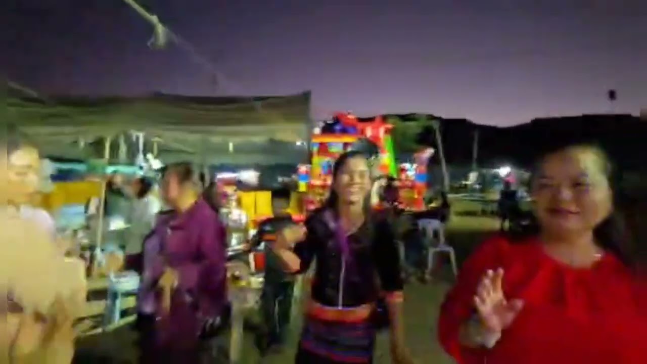 Yawm Yij  lawv mus ua si Looj Ceeb