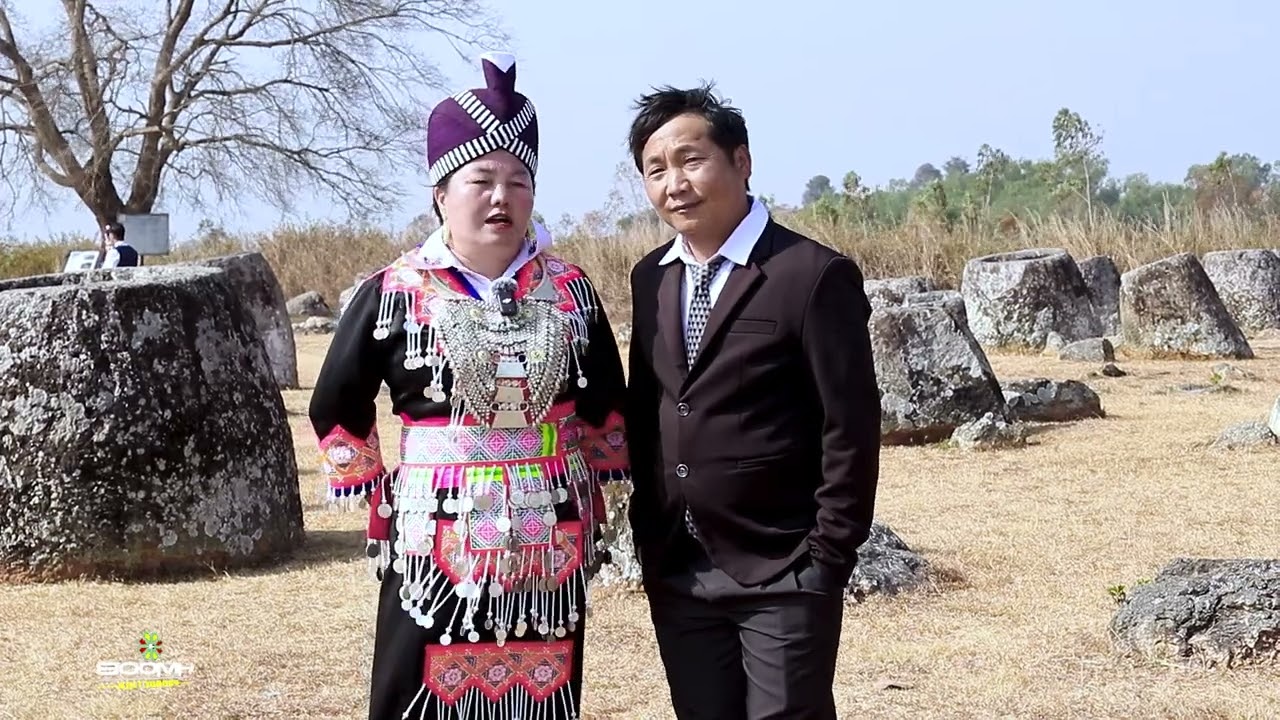 Kwv txhiaj hnov lawv tias koj yuav mus mes kas USA by Pov Muas thiab Kaj siab Vaj