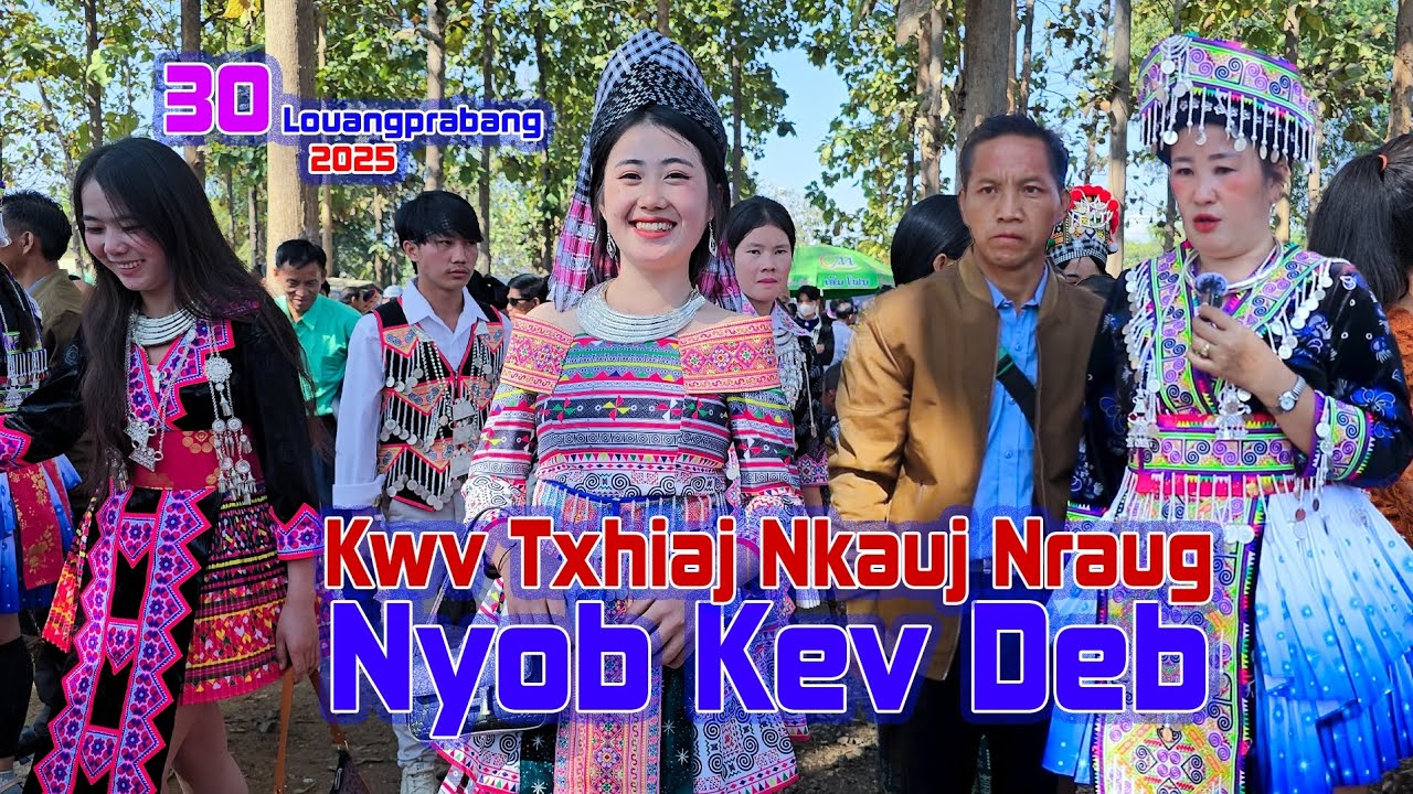 Kwv txhiaj nkauj nraug nyob kev deb By Koob foom Lis thiab Nkauj zoo Lauj