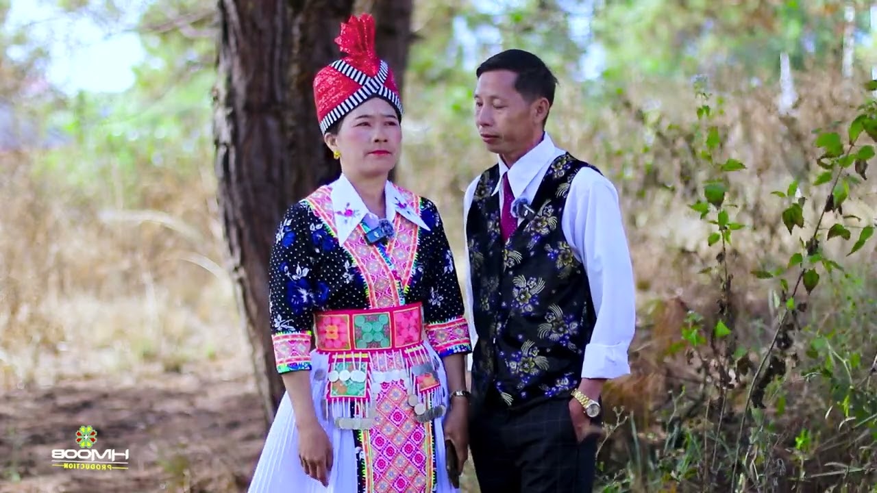 Lug txaj nkauj nraug ua dab tsov luag by Vaj Thoj thiab Kab Yaj