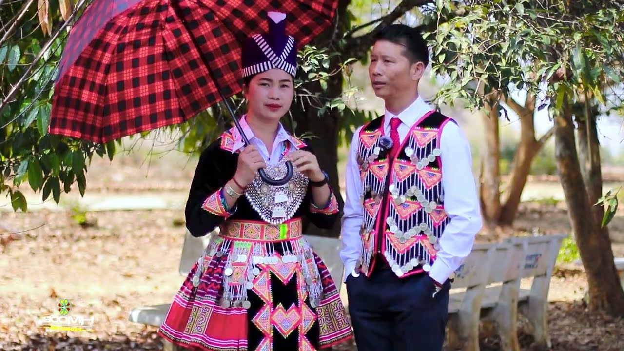 Phaj Thoj thiab Nkauj swm Muas Kwv txhiaj nkauj nraug zoo los ntshai tsam plam koj mus rau luag