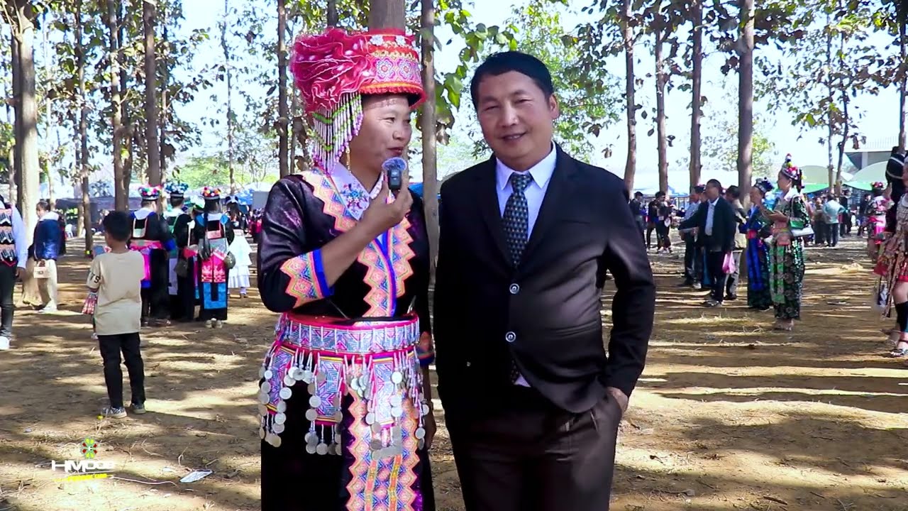 Pov Muas thiab Mim Lis hais kwv txhiaj hauv tshav pob 30 Luangprabang