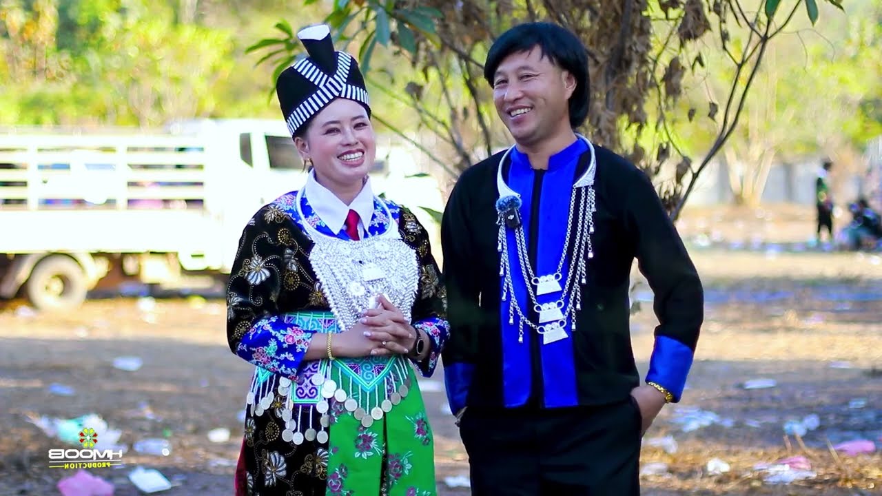 Zag Thoj thiab Ntxawm Lis hais kwv txhiaj nkauj nraug hauv tsiab 30 Luangprabang