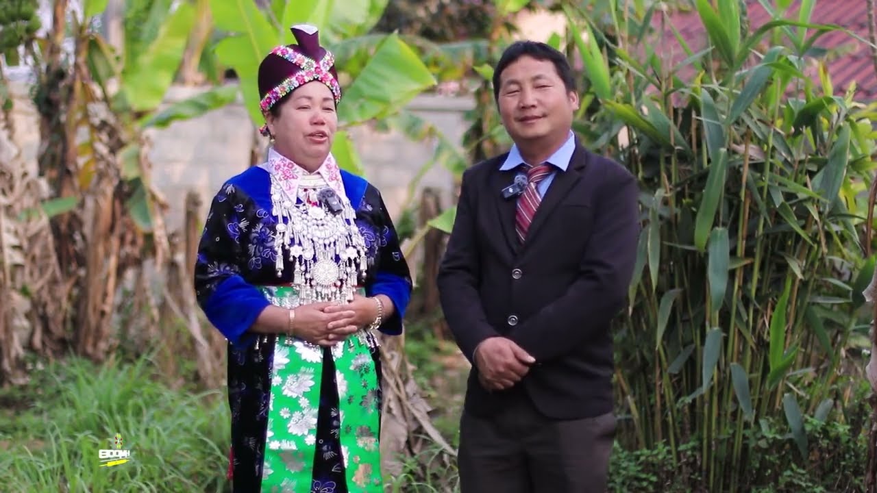 Kwv txhiaj wb yeej ua neej sib hlub tsim nyog rau tiam no lawn os by  Pov Muas thiab Nkauj xis Xyooj