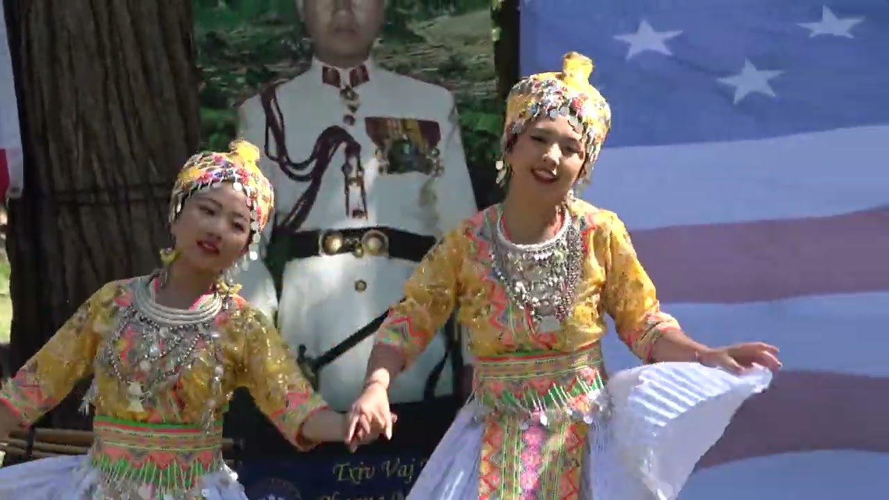 Hmong American Day Nkauj Sua Ntxhee Yees Dance
