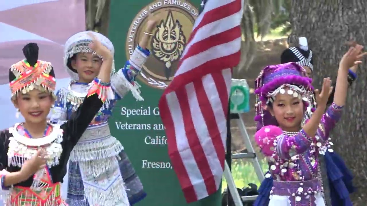 Hmong American day Paj Xob Laim Dance