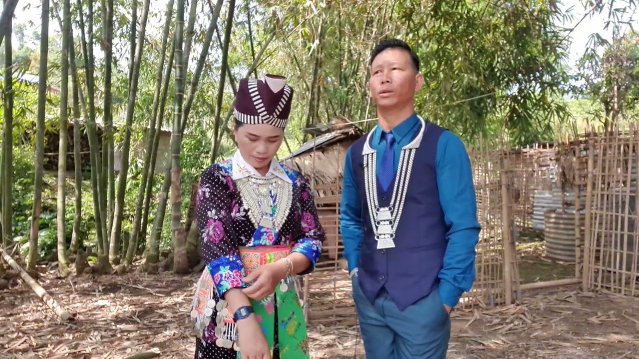 Kwv txhiaj sib hlub tsis paub tag kis yuav zoo li cas by Phaj thoj  thiab Nkauj swm muas