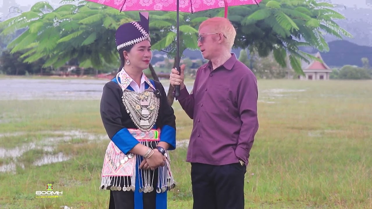 Kwv txhiaj laus tag lawm los lam sib hlub by Txhiaj kaus Xyooj thiab  Nkauj swm Muas