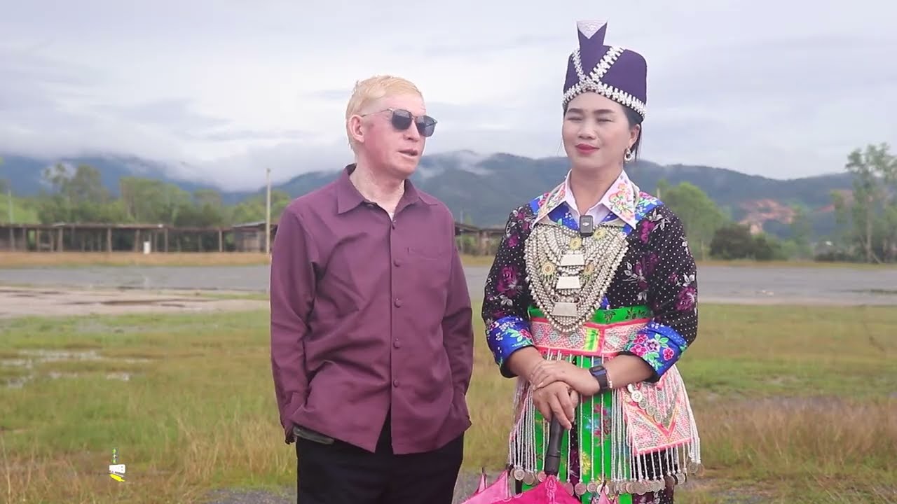 Kwv txhiaj sib ntsib thaum laus wb lam ua cav lwj sib ib by Txhiaj  kaus xyooj thiab Nkauj swm muas