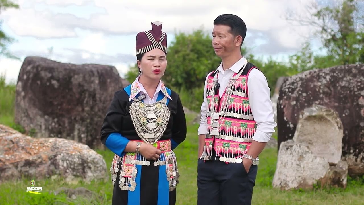 Nkauj swm Muas thiab Phaj Thoj Kwv Txhiaj khuv xim wb tsis yog nkauj  nraug thaum yau