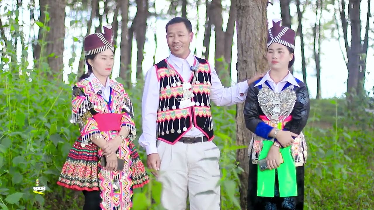 Kwv Txhiaj niam loj tuaj ntes tau by Kab Yaj Leej Ham thiab Nkauj  swm Muas