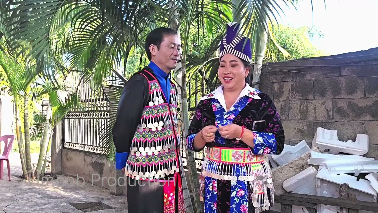 Yias Vaj thiab Paj tag Lis kwv txhiaj ua siab hlub koj cov niam tub