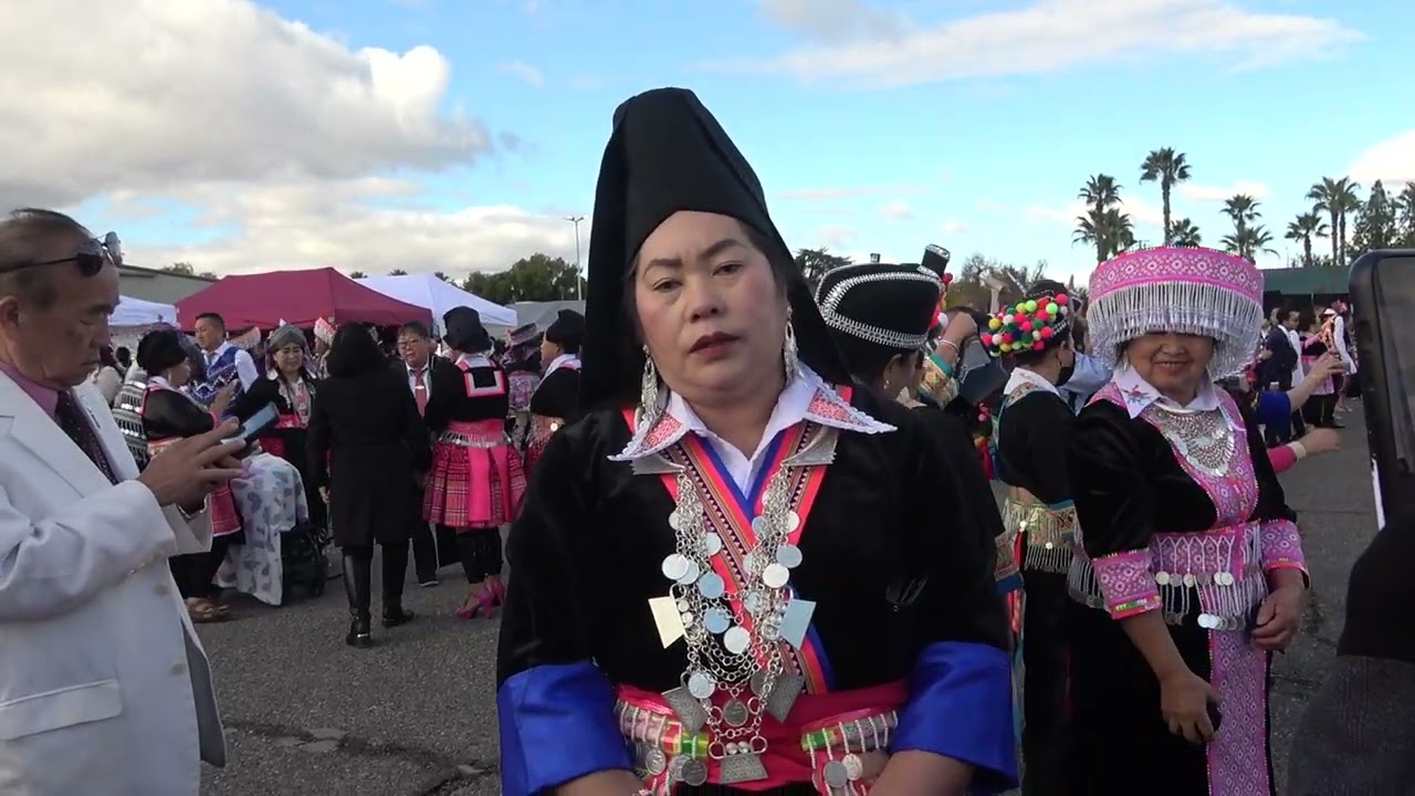 Fresno Hmong New Year 2026  Has Lug Txaj  Nkauj Muam Nraug Nug (  Maiv Neeb Tsaab )