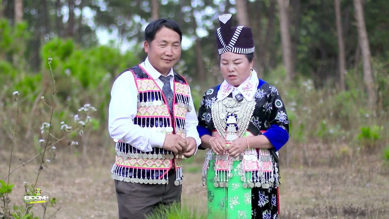 Kwv Txhiaj koj mus ciaj luag sev ces tsis zoo sib thqb by Pov Muas  thiab Kaj siab Vaj