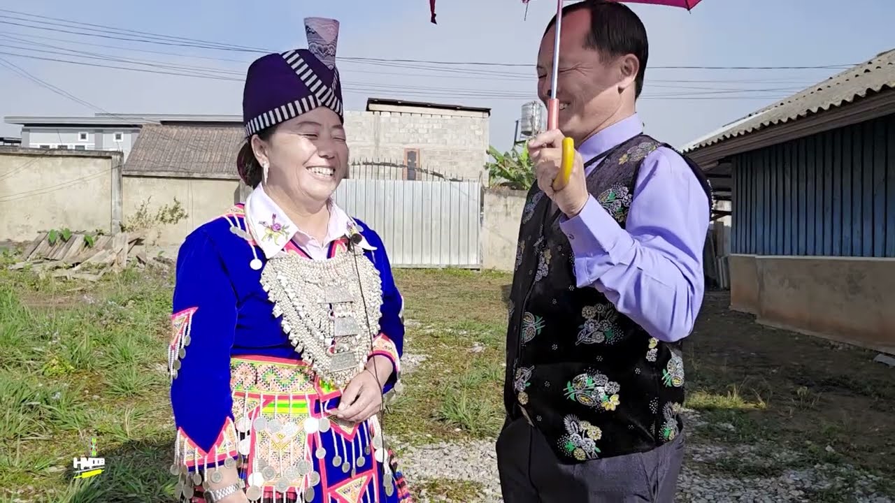 Kwv Txhiaj taug tsis tau koj qab by Tshuas tooj Xyooj thiab Ci Muas