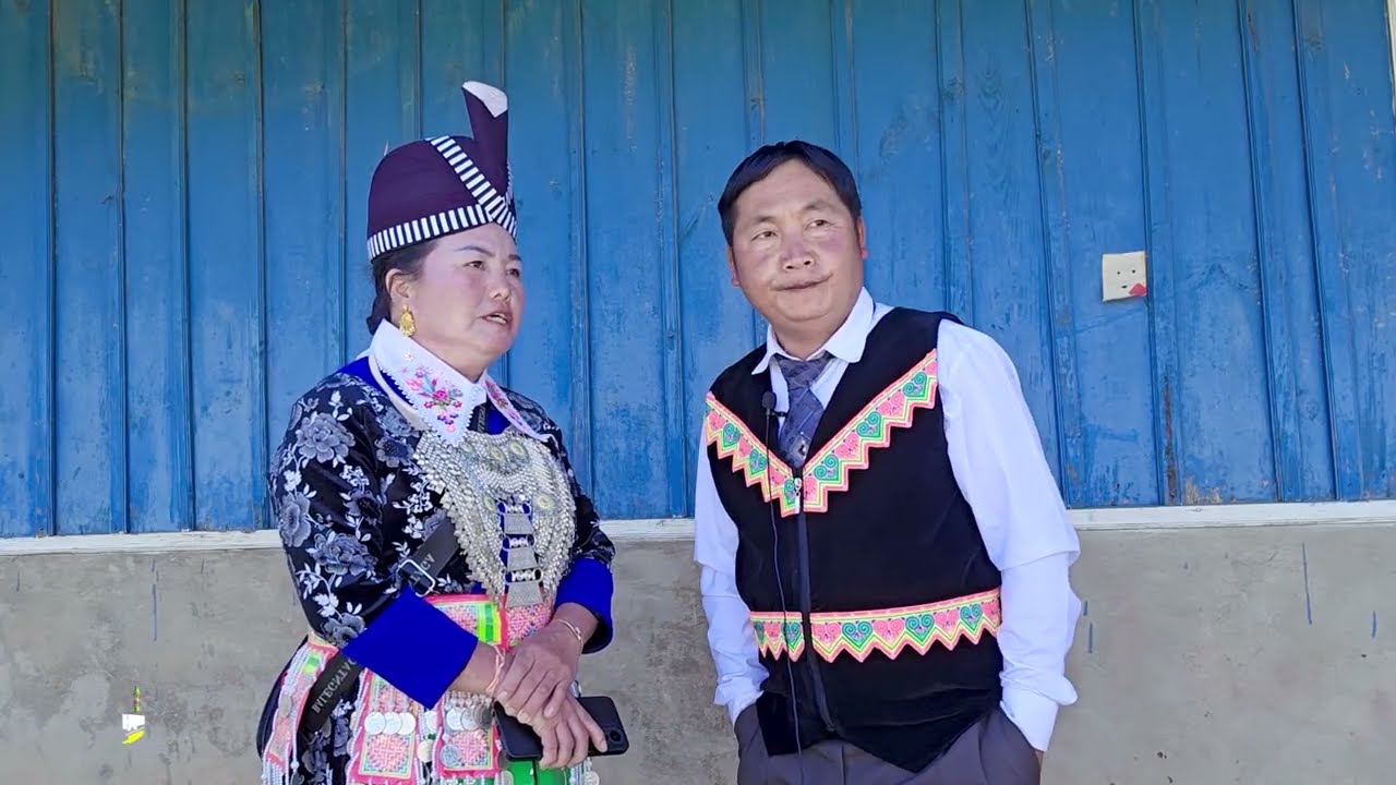 Kwv Txhiaj wb yog nkawm nkauj nraug hais tsis ruaj cog tsis khov by  Pov Muas thiab Kaj siab Vaj