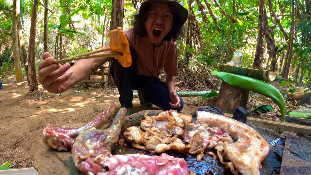 ย่างเนื้อบนแผ่นหิน…  ใช้ชีวิตในป่าที่อาณาจักรบ้านต้นไม้..  [ โจโฉ ]