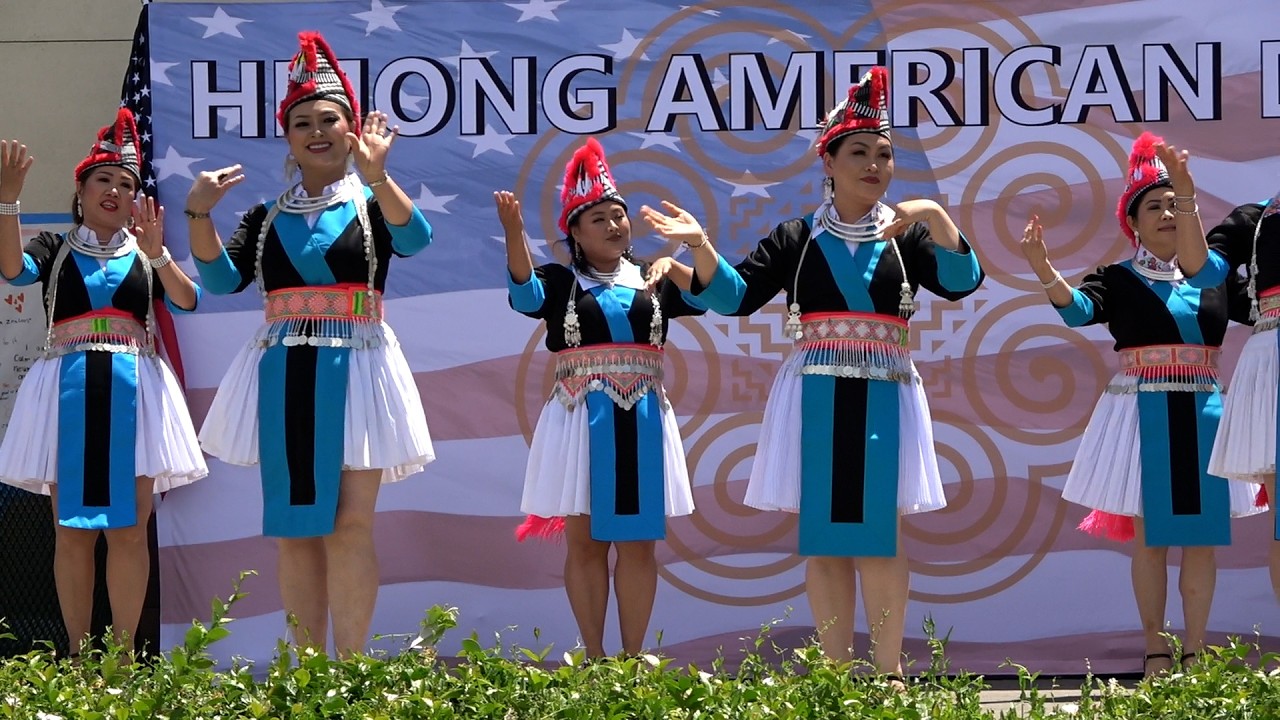 Hmong American day 5 /16 / 26 Cov Niam Tsev dance