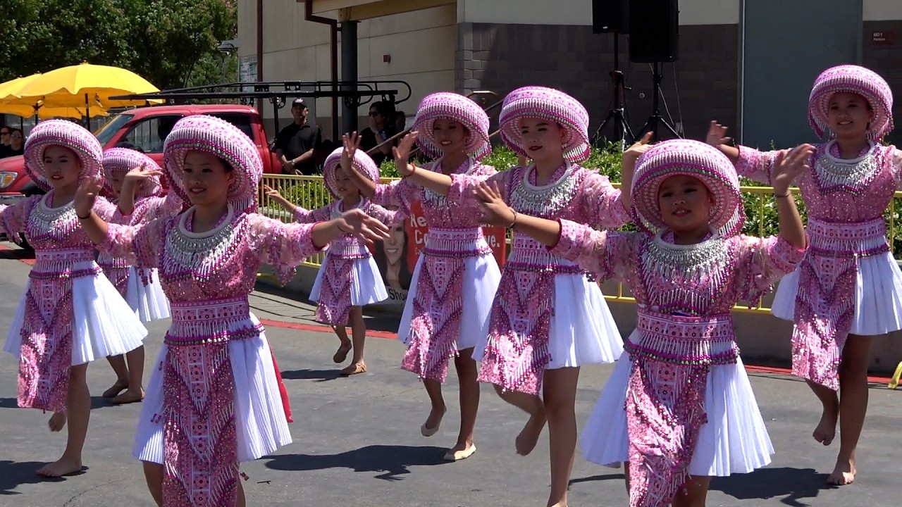 Hmong American day pab ntxhais  Dance