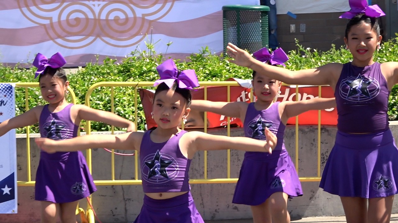 Hmong American day pab ntxhais Dance
