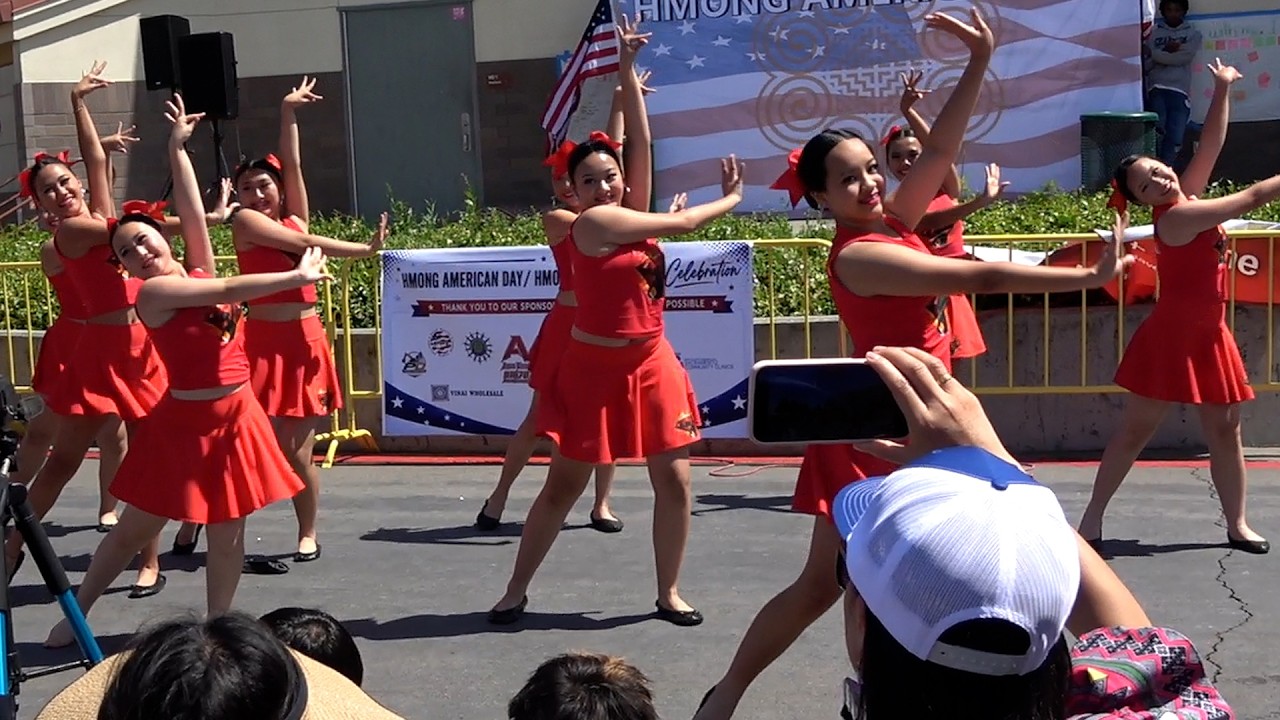 Hmong American day pab ntxhais Dance