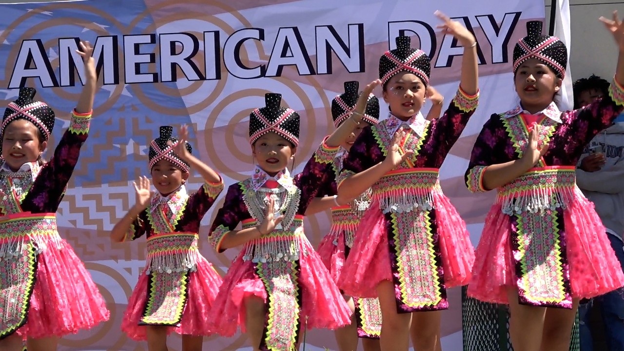 Hmong American day pab ntxhais Dance