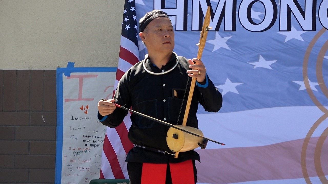 Hmong American day    qoj xim xuas