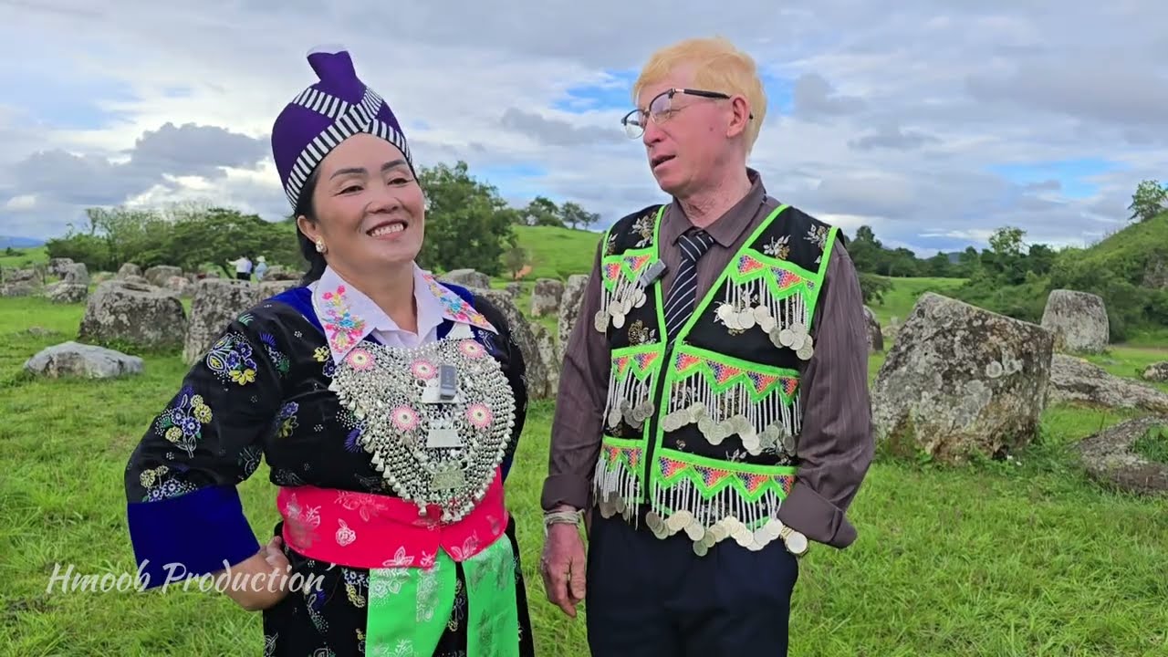 Kwv Txhiaj puas muaj txoj hmoo tau koj rau ntu laus by Txhiaj kaus  Xyooj thiab Nkauj sua Hawj