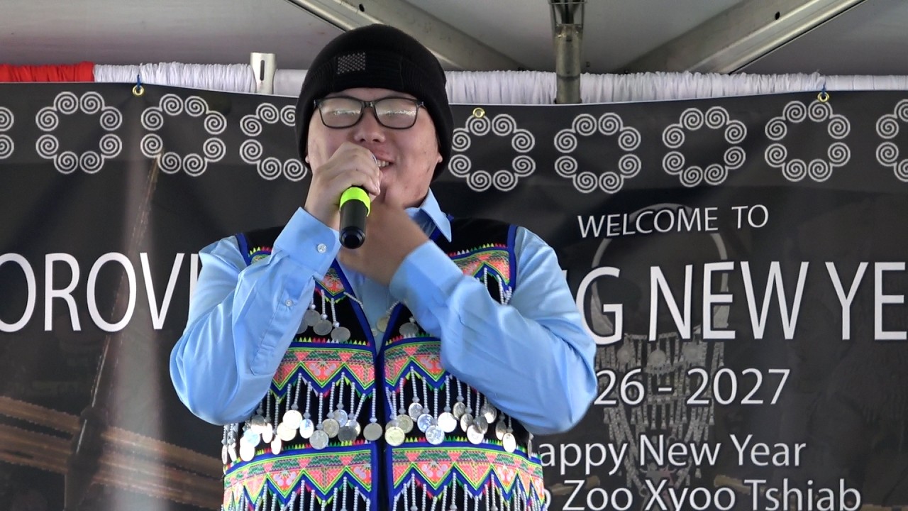 Oroville Hmong New Year Singing Competition final  round  Pov Hwj  Yaj